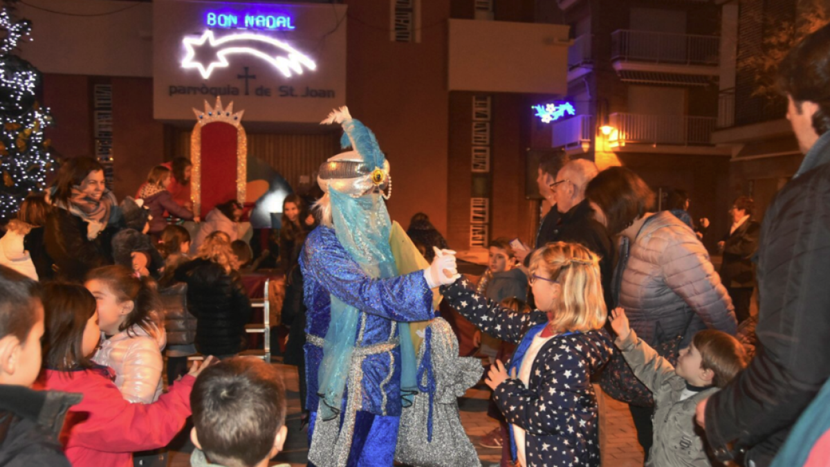Los pajes reales recogen las cartas de los niños de Torredembarra.