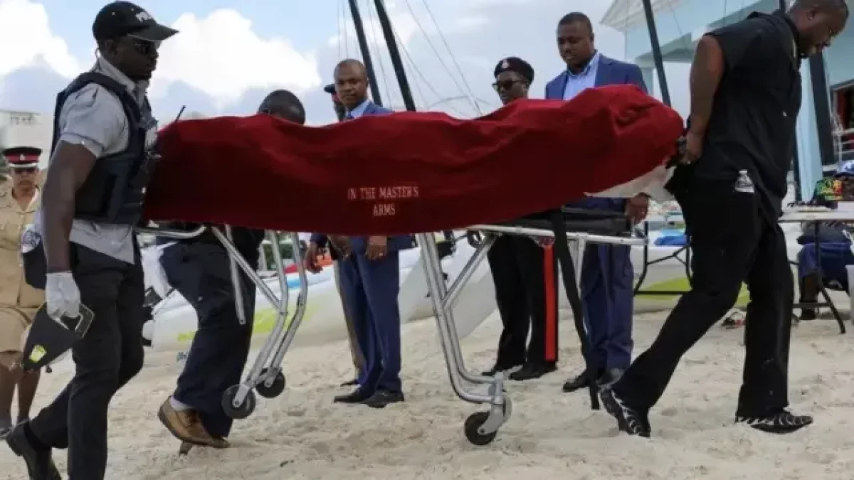 Una turista nord-americana va ser atacada per un tauró mentre practicava surf, a les Bahames.