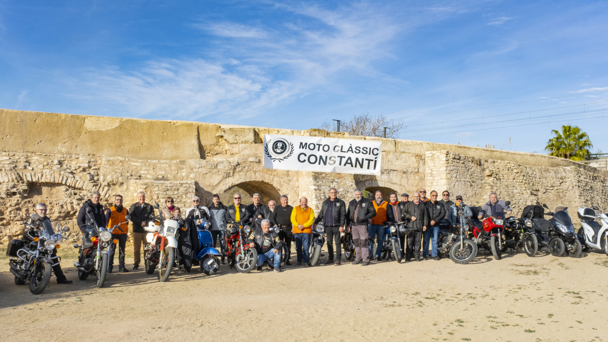 Després de la tradicional foto de record al Pont de les Caixes, tots els participants van fer una ruta d’uns 30 km. pel territori.