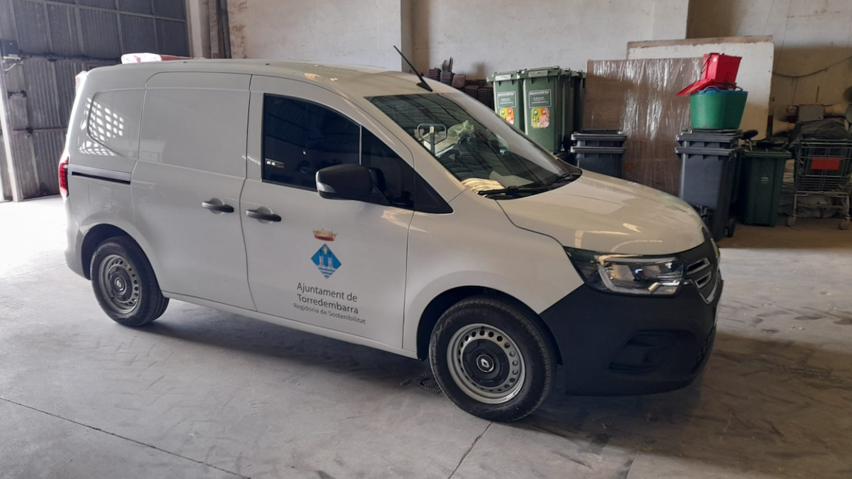 Imatge de la furgoneta elèctrica adquirida per l'Ajuntament de Torredembarra.