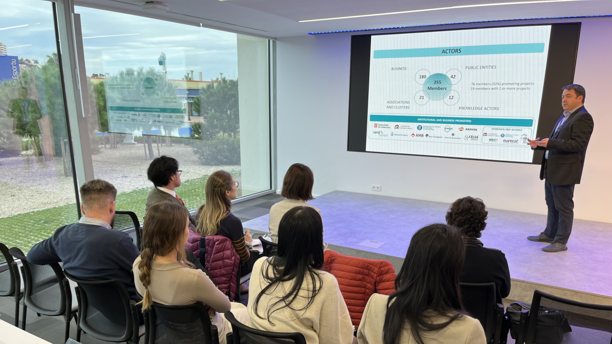 Durante el encuentro, organizada por la agencia Acció, se han explicado las líneas estratégicas en las que trabaja la Autoridad Portuaria de Tarragona.