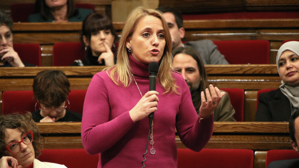 La consejera de Economía y Hacienda, Natàlia Mas Guix, durante la sesión de control en el Parlamento este miércoles.