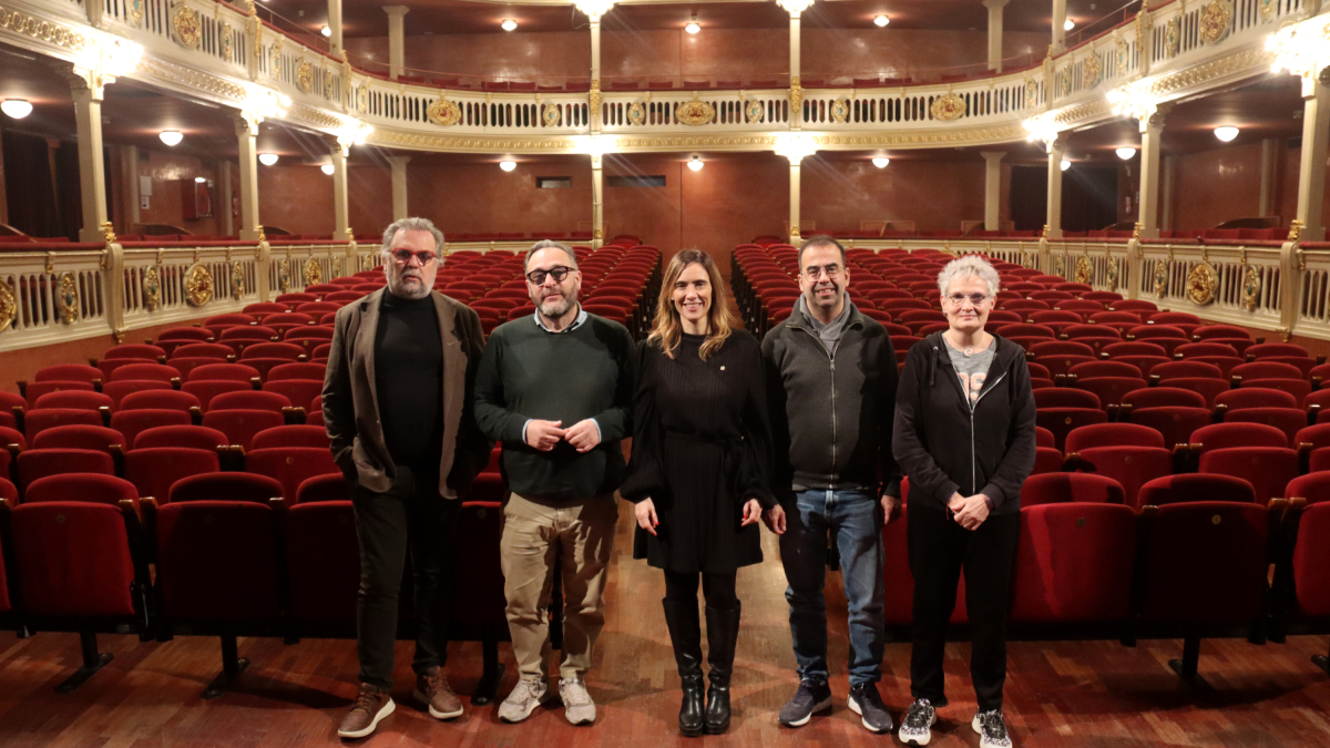 L'alcaldessa de Reus, Sandra Guaita, acompanyada del regidor de Cultura, l'assessora artística del consorci del Teatre Bartrina, així com dels portaveus del Festival Accents i de la Banda Simfònica de Reus.