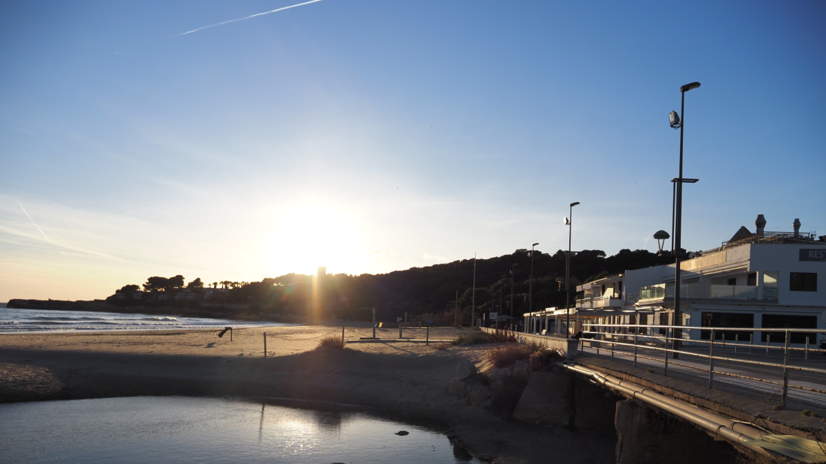 Imatge de la platja de la Mora.