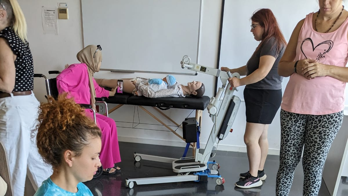 Imagen del curso de atención sociosanitaria del Ayuntamiento de Cambrils.