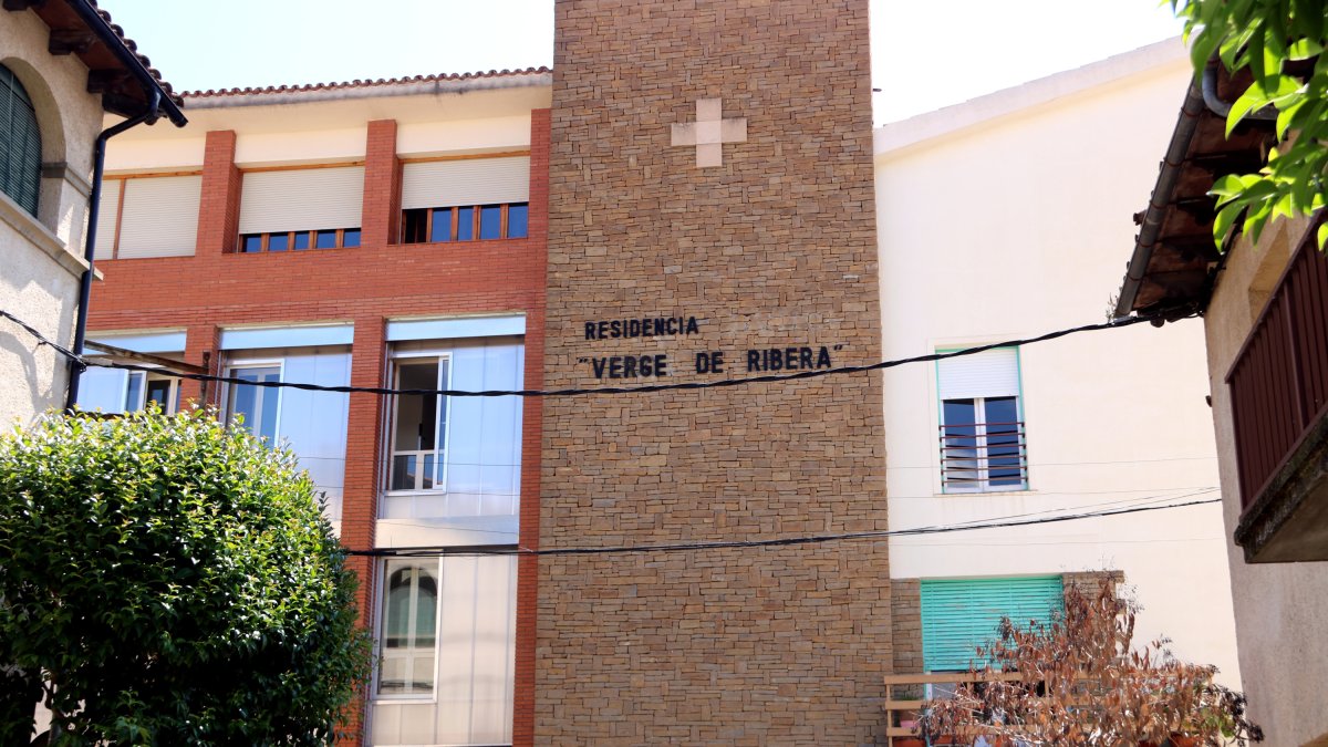 El edificio de la Residencia Verge de Ribera de la Pobla de Segur.