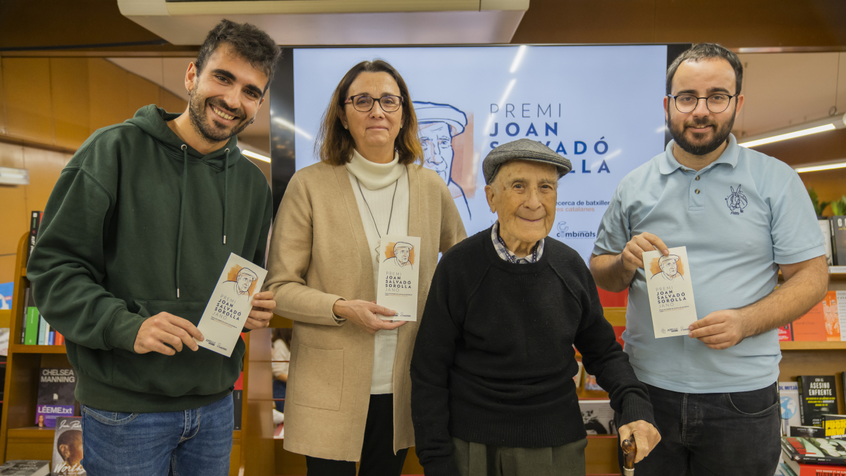 La presentación del premio, que tiene como logotipo una ilustración de Edu Polo, se hizo este lunes en la Librería La Capona de Tarragona.