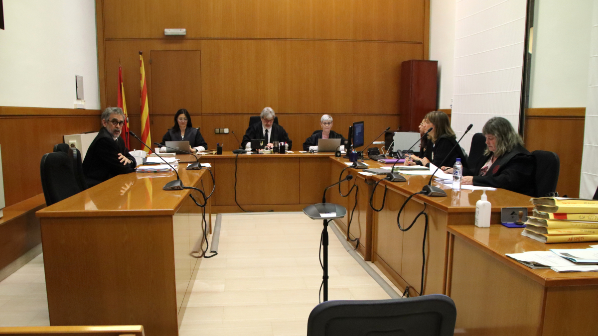 Vista por el caso Dani Alves en la Audiencia con las partes implicadas.