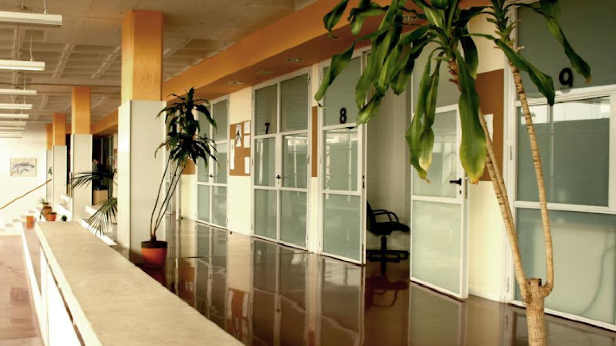 El antiguo Hotel de Entidades, ubicado sobre el parking de La Pedrera.