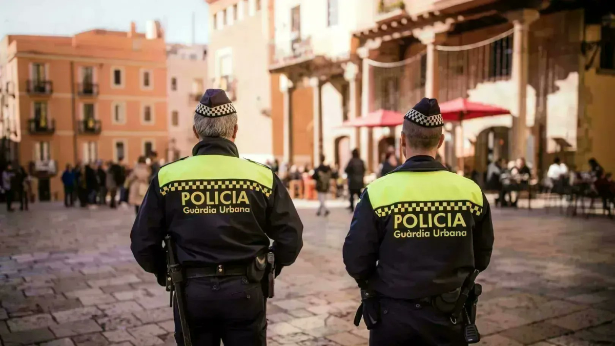 Centenares de ciudadanos se han inscrito para participar en las pruebas de acceso a la Guardia Urbana.