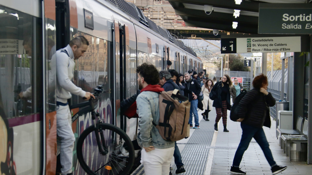 El andén de una estación de tren.