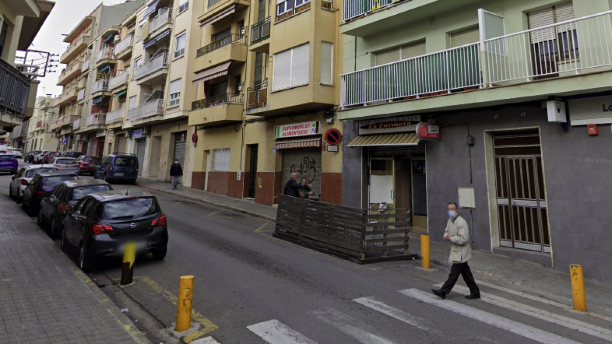 Imatge de la terrassa que el conductor va envair.