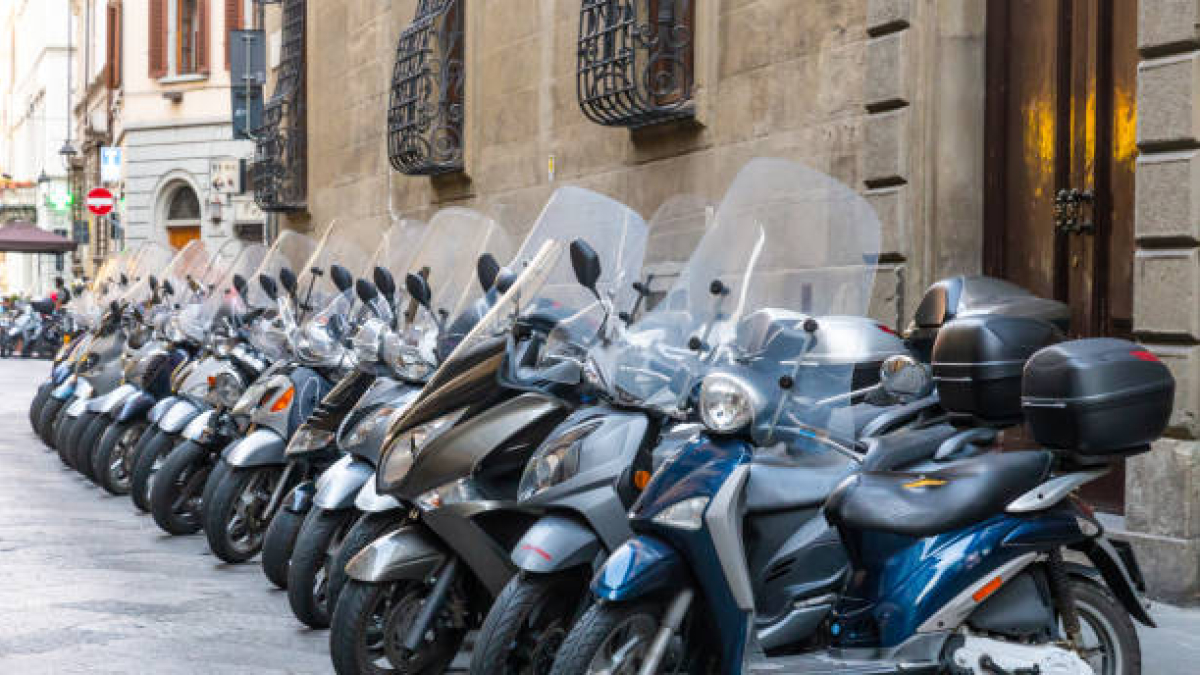 Imagen de un párking de motos