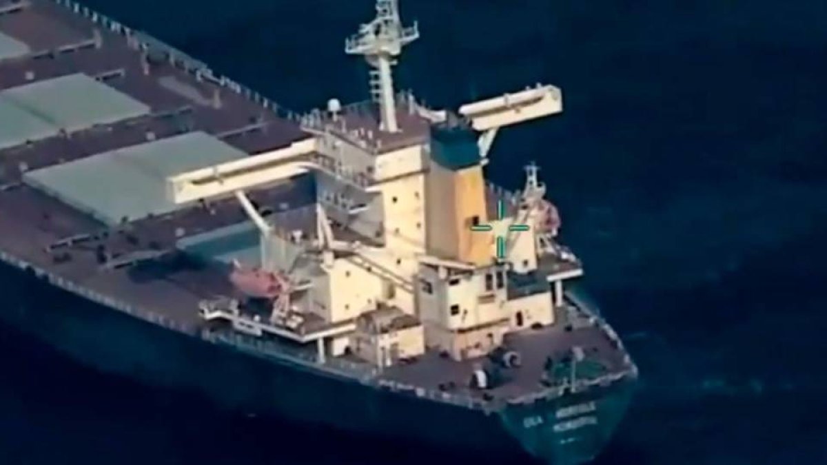 El vaixell de bandera de Libèria va ser segrestat per pirates a 300 milles nàutiques a l'est de Somàlia.