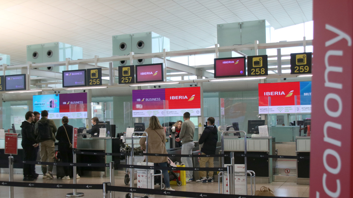 L'aspecte dels taulells d'Iberia al voltant del migdia el primer dia de vaga del personal de 'handling', el 5 de gener.