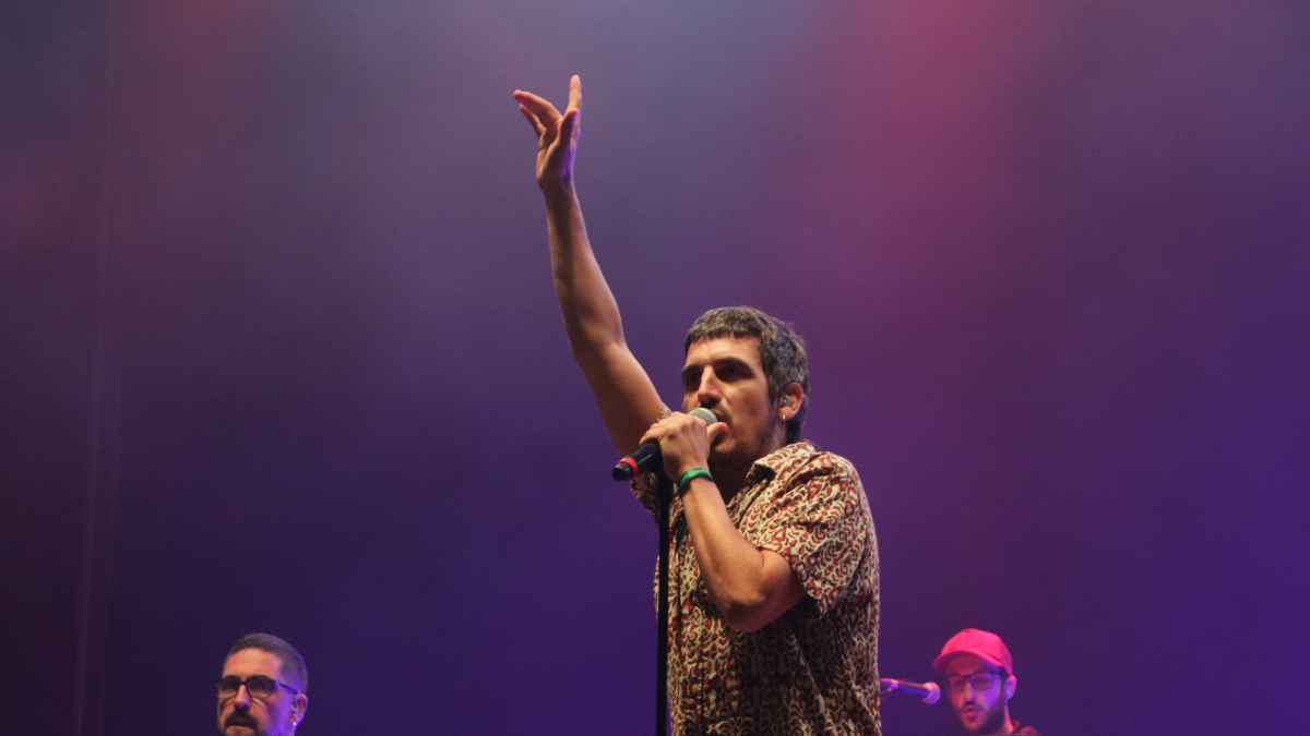 El cantant de Zoo, Toni Sánchez (Panxo), al concert de la Mercè a la platja del Bogatell.