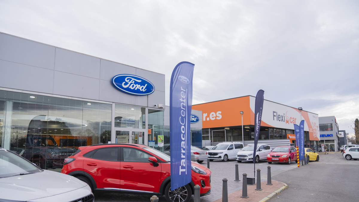 Imagen de una de las zonas de concesionarios de coches en la ciudad de Tarragona.