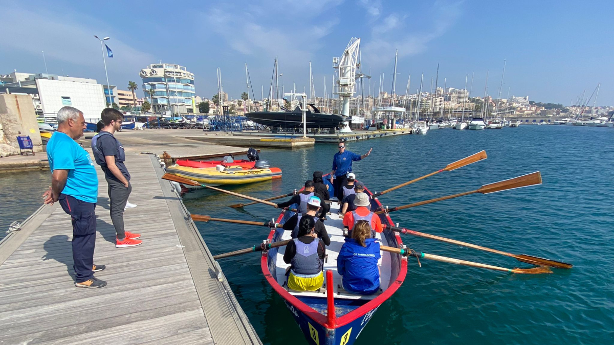 Imatge dels alumnes del curs dedicat a activitats fisicoesportives.