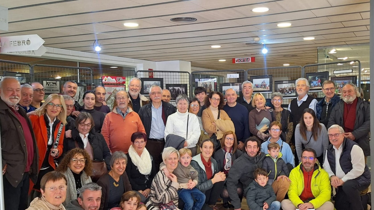 Miembros de la Sección Excursionista del Reus Deportiu durante la inauguración de la exposición.