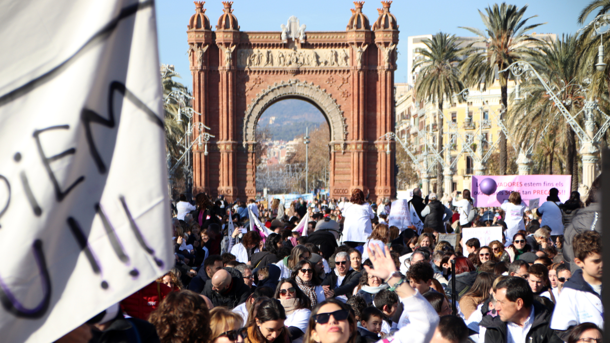 Manifestación de las enfermeras en el Paseo Sant Joan, este sábado.