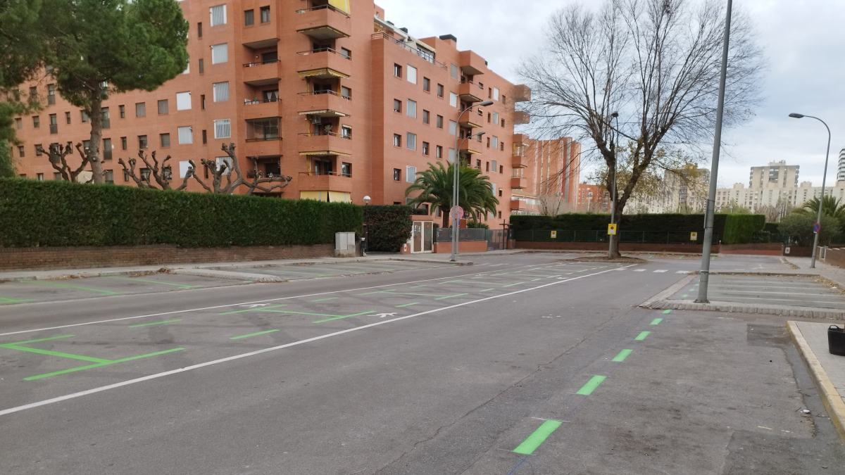 Imagen del aparcamiento, que pasa a ser verde, en la plaza Joan Miró.