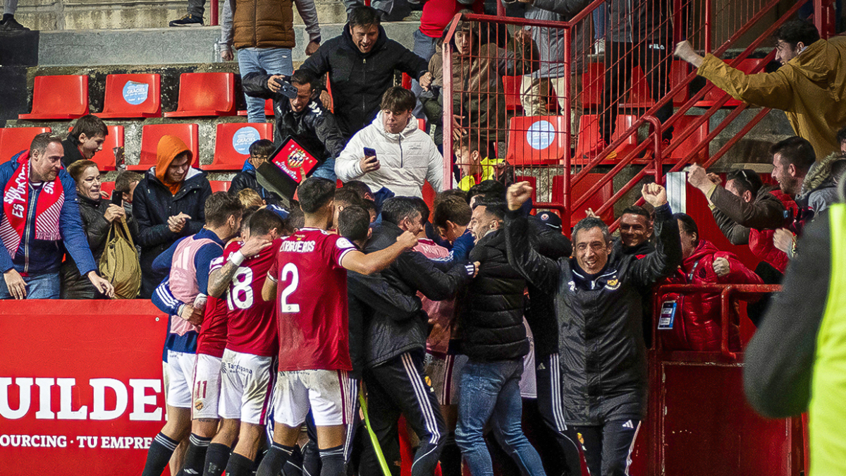 Els jugadors del Nàstic celebrant un gol al Nou Estadi.