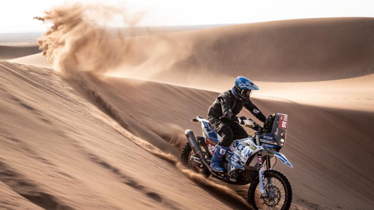 El piloto Albert Martín durante una etapa del Dakar.