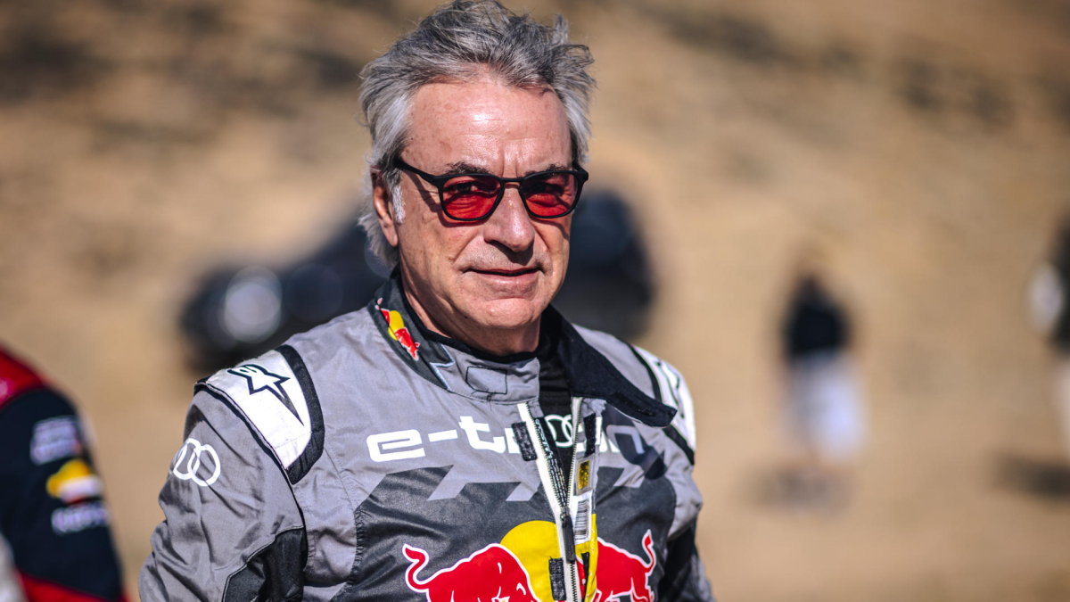 Carlos Sainz antes de una etapa de esta edición del Dakar.