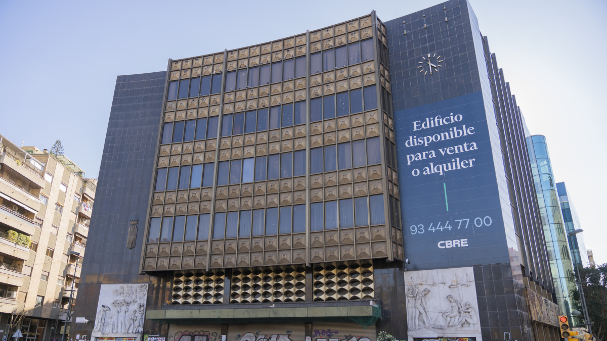 La antigua sede bancaria está cerrada desde el 2020 y el actual propietario, el BBVA, la puso a la venta el pasado verano.