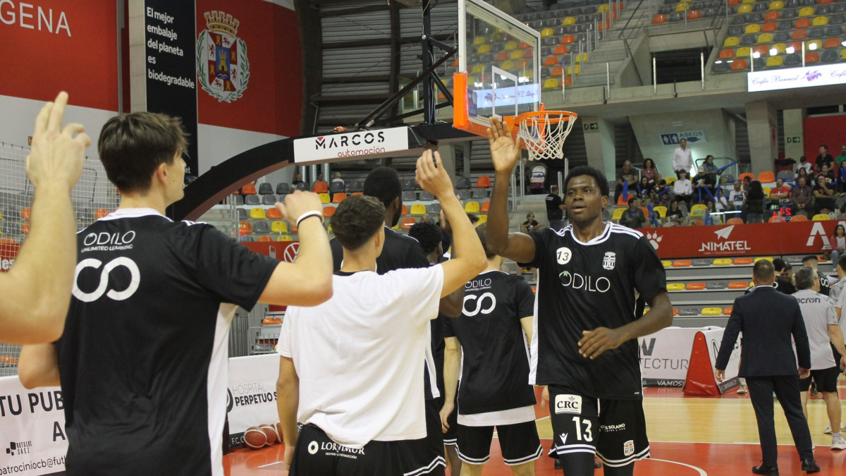 Onyi Eyisi amb la samarreta del Cartagena CB aquesta temporada.