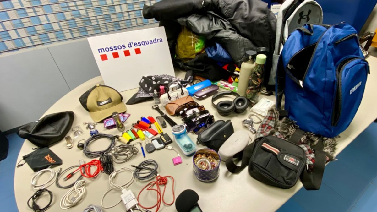 El material intervenido por los mossos en la detención del ladrón en Sils.