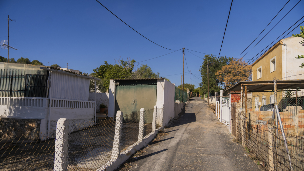 La pavimentació dels camins és una de les principals demandes dels veïns.