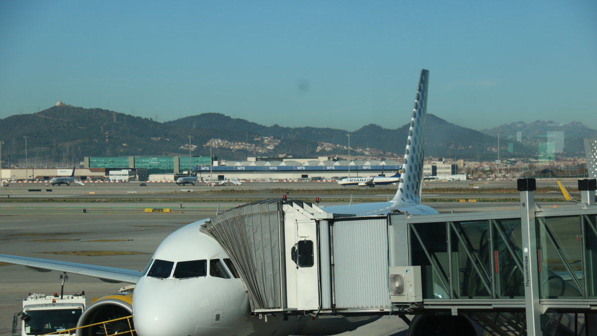Un avió a l'aeroport del Prat.