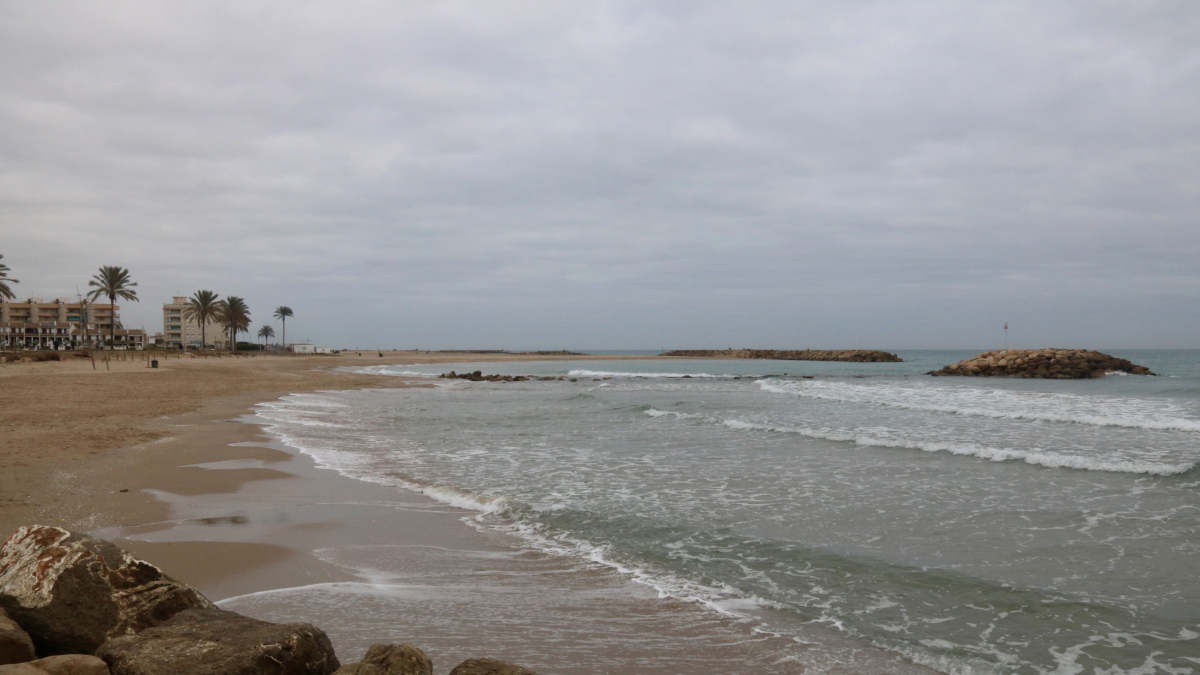 Una de les platges de Cunit afectades per la falta de sorra.