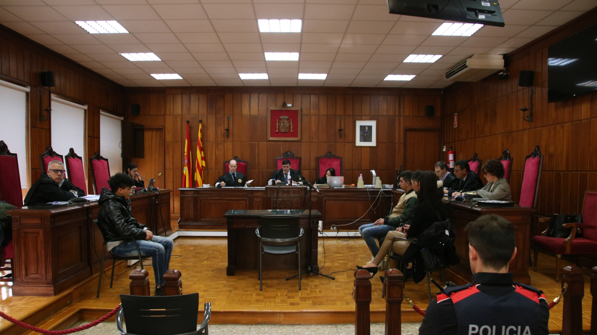 Los tres acusados al inicio del juicio celebrado en la sección cuarta de la Audiencia de Tarragona.