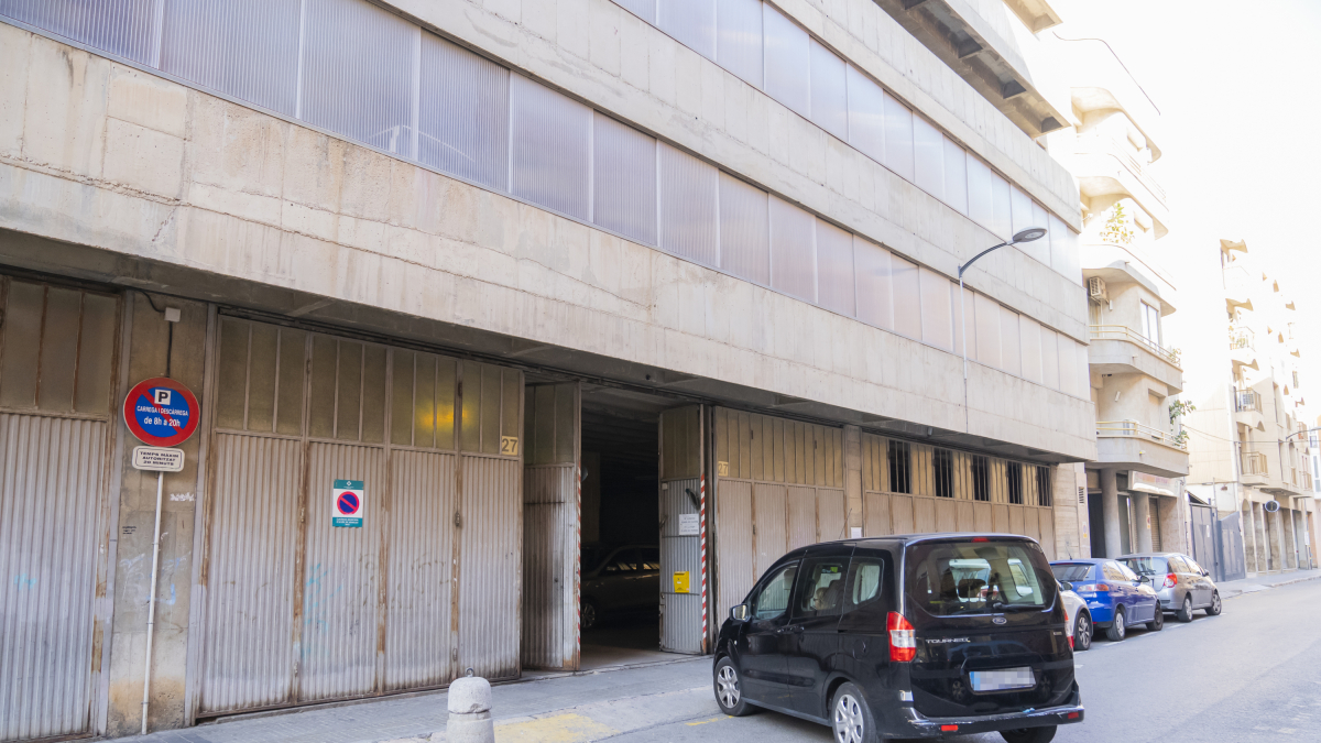 Ayer todavía había movimientos en el interior del parking Colom.