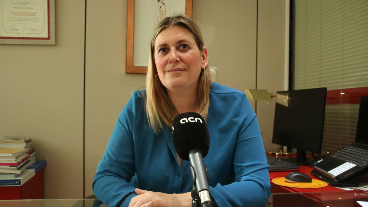 Núria Illamola, vicepresidenta del Colegio Oficial de Enfermeras y Enfermeros de Tarragona, en una entrevista a la ACN.