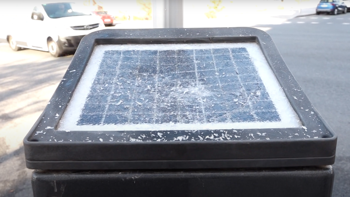 Imagen de uno de los parquímetros destrozados.