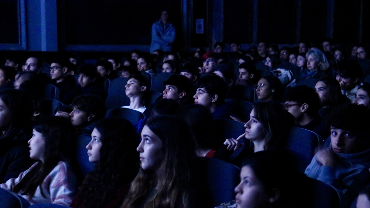 Alumnes de secundària en la primera sessió de la quarta edició del Sex Education Film Festival al Cinema Catalunya de Terrassa.