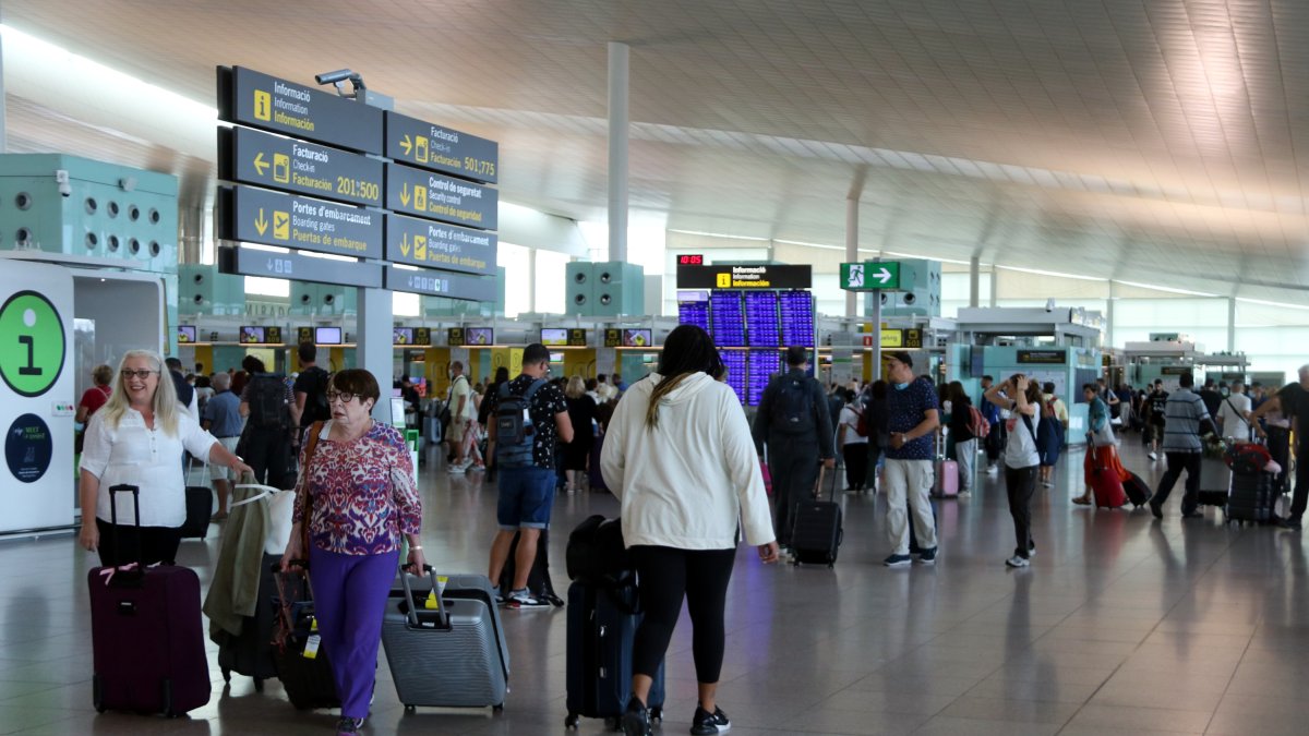 Área de salidas a la Terminal 1 del aeropuerto del Prat.