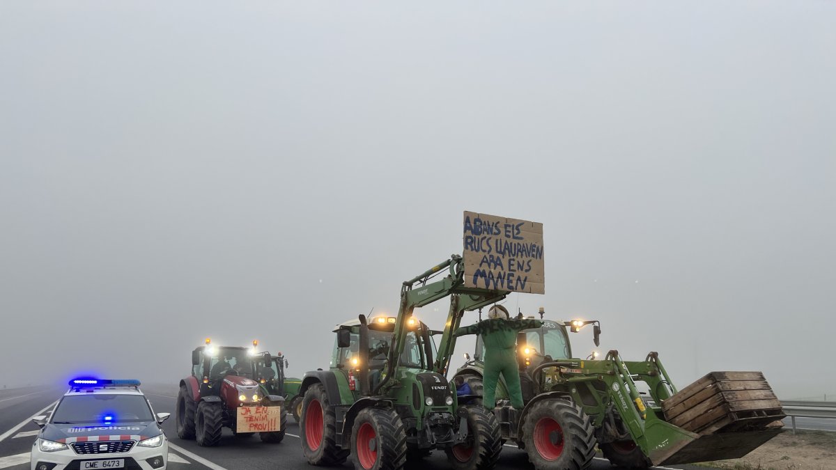 Tractores en una marcha lenta en Ponent.