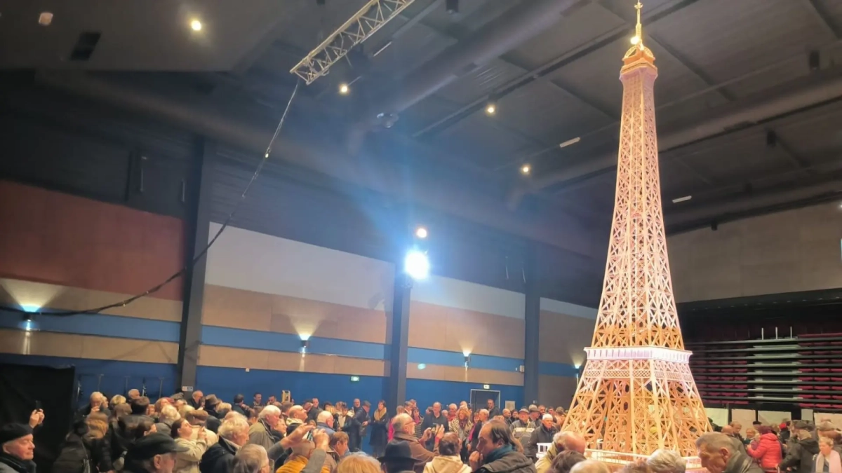 La rèplica de la Torre Eiffel de Richard Plau.