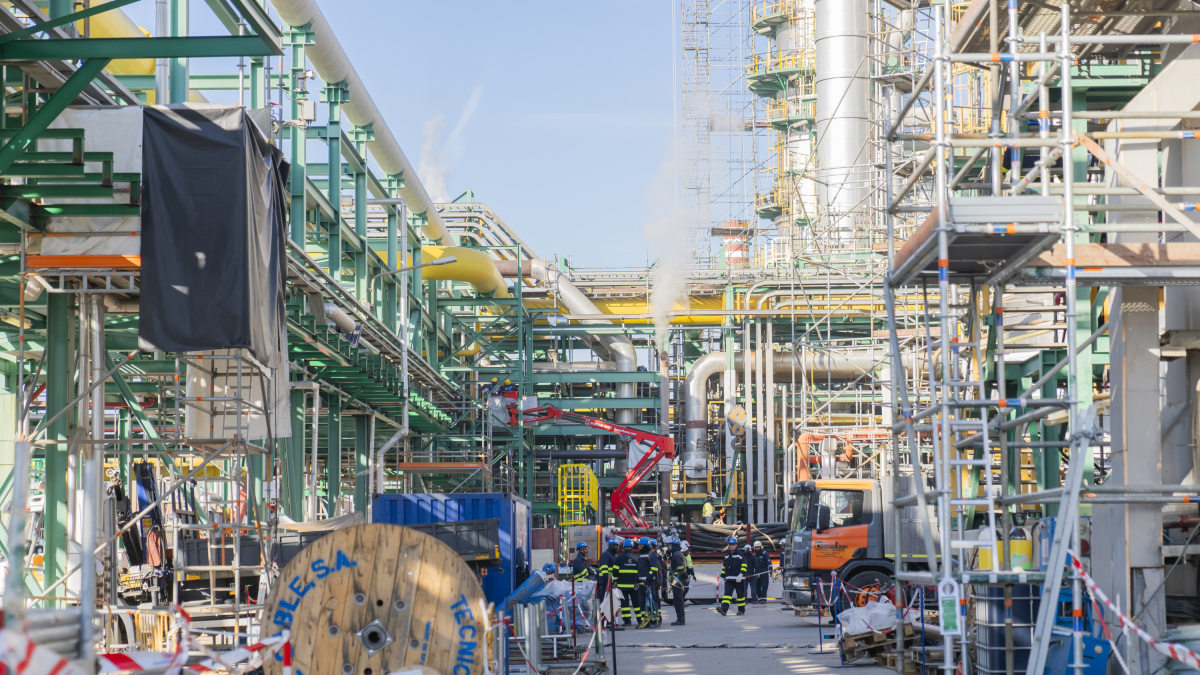 L’àrea de química derivada del complex de la Pobla de Mafumet és un batibull de carros, canonades, camions i treballadors amunt i avall aquestes setmanes.