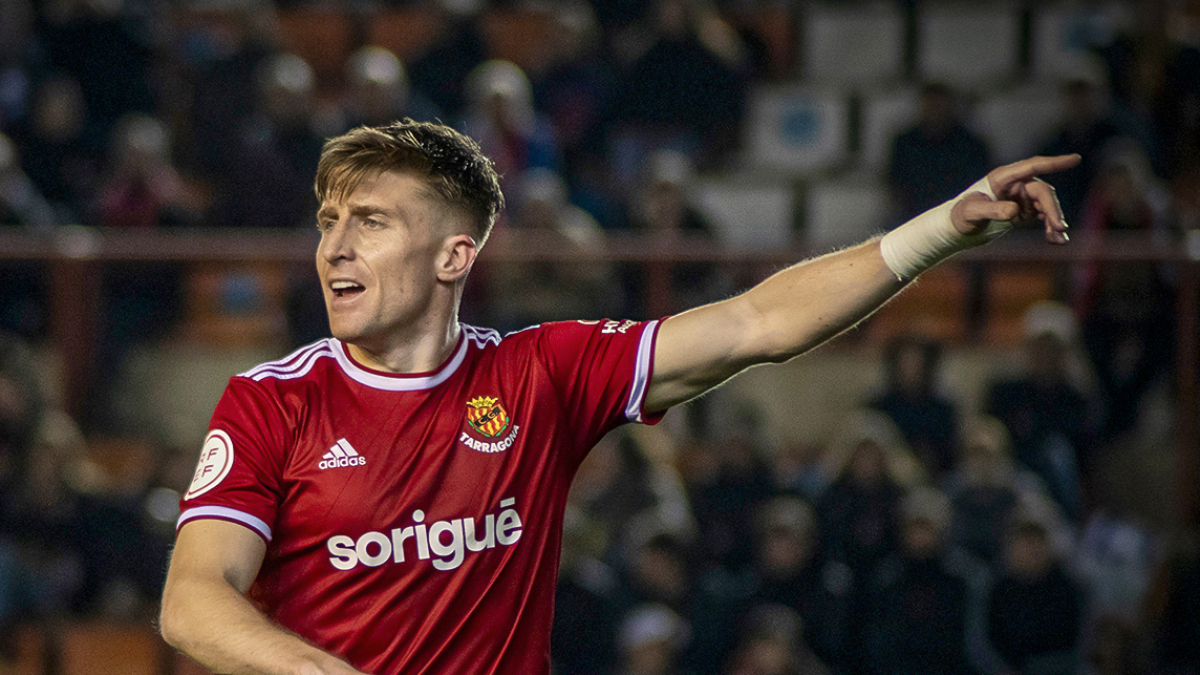 Pol Domingo durante el último duelo en el Nou Estadi.