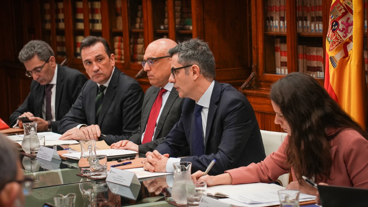 Els delegats de la Comissió de Venècia, aquest dijous al Ministeri de Justícia amb el ministre Fèlix Bolaños