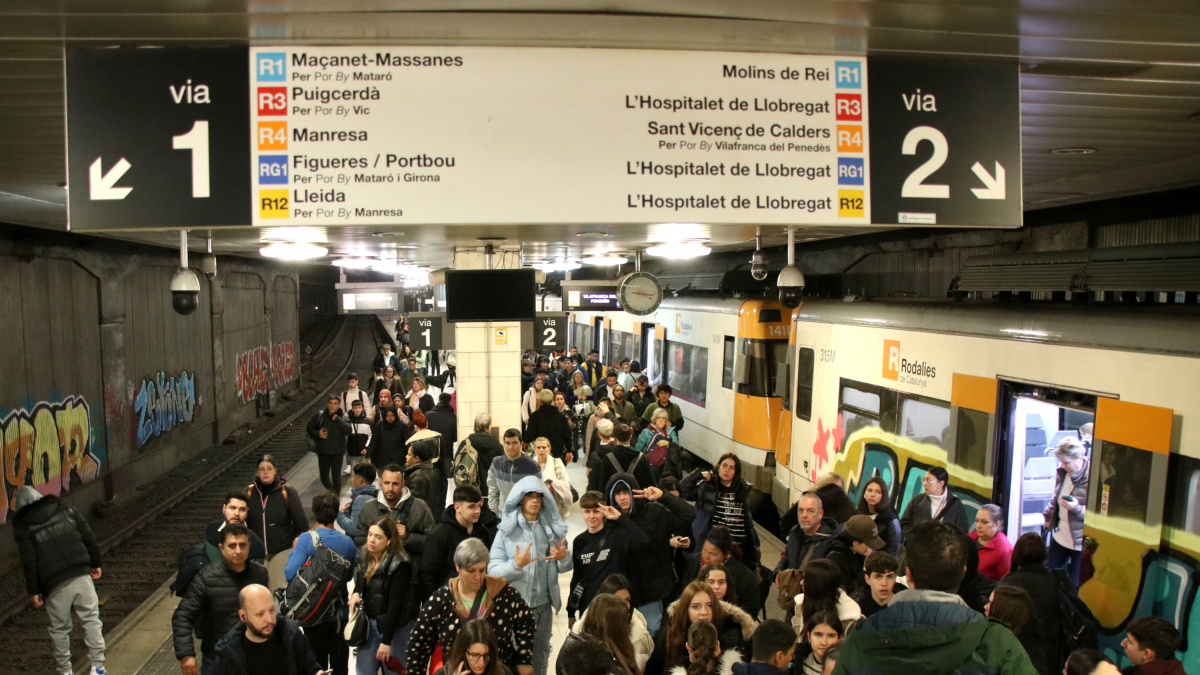 El andén de la estación de Cercanías de plaza Catalunya.