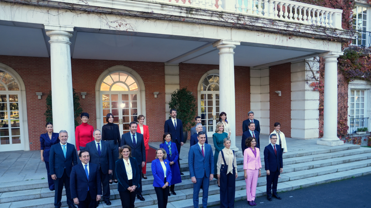 Els nous ministres del govern de Pedro Sánchez aquest dimecres al Palau de La Moncloa de Madrid.