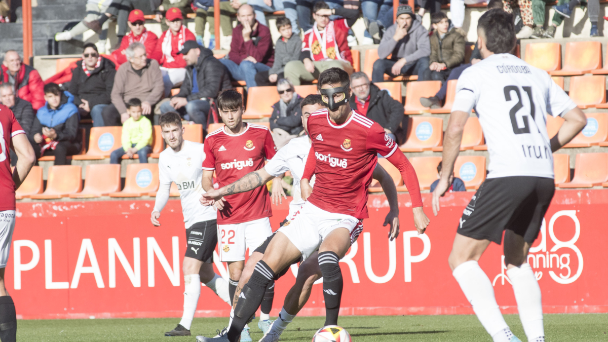 Pablo Trigueros durant el partit del dissabtes al Nou Estadi.