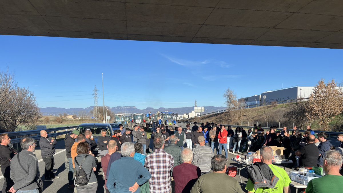 Assamblea dels pagesos que tallen la C-17 i la C-25