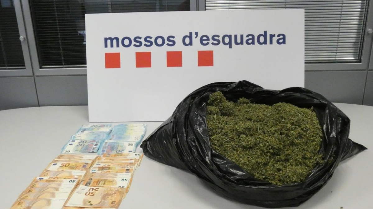 Droga i bitllets intervenguts pels Mossos d'Esquadra